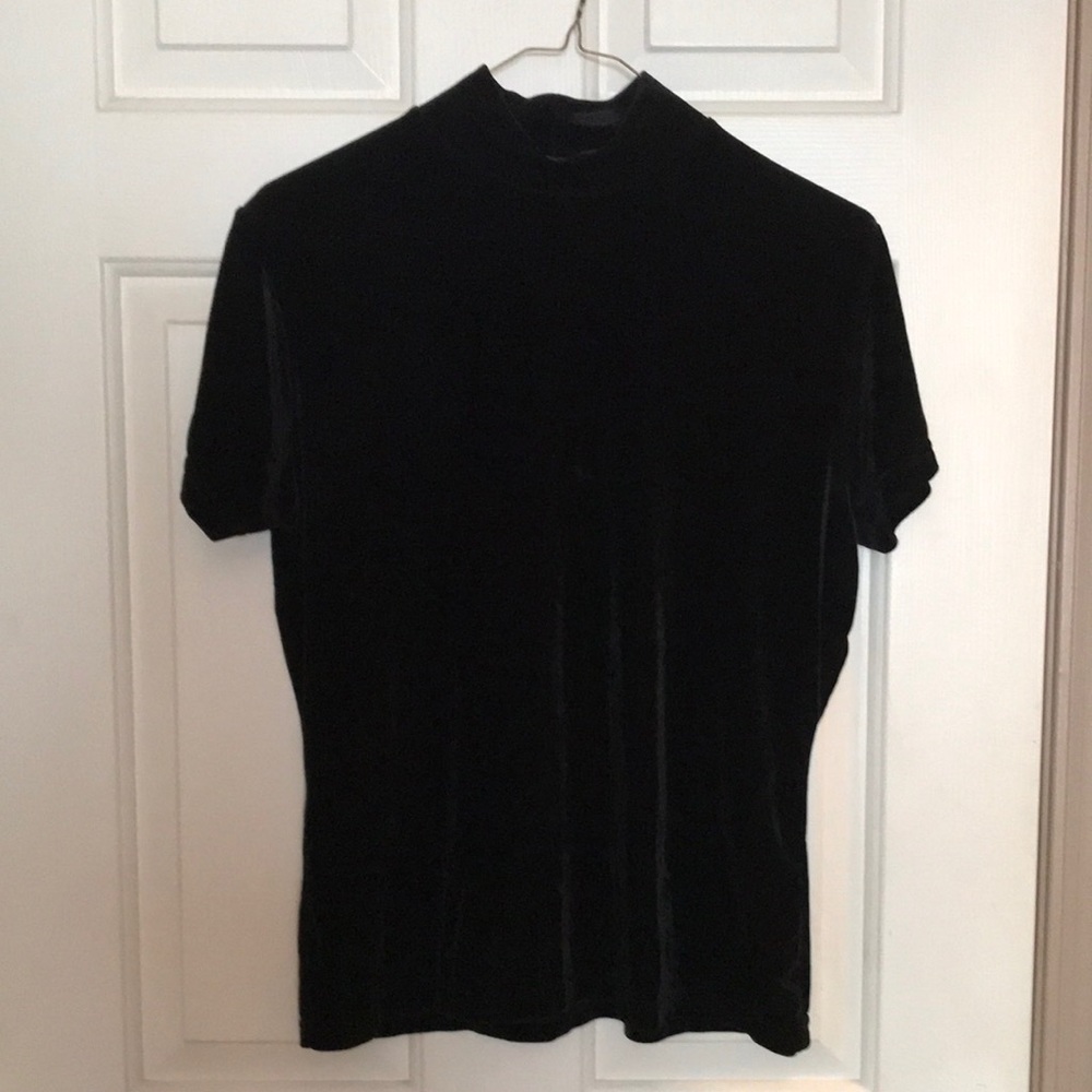 Women’s faux velvet top.